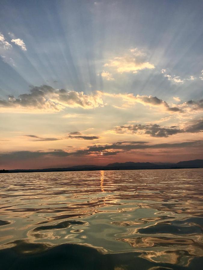 Casa Caterina Lake View Holidays Apartments Peschiera del Garda Luaran gambar