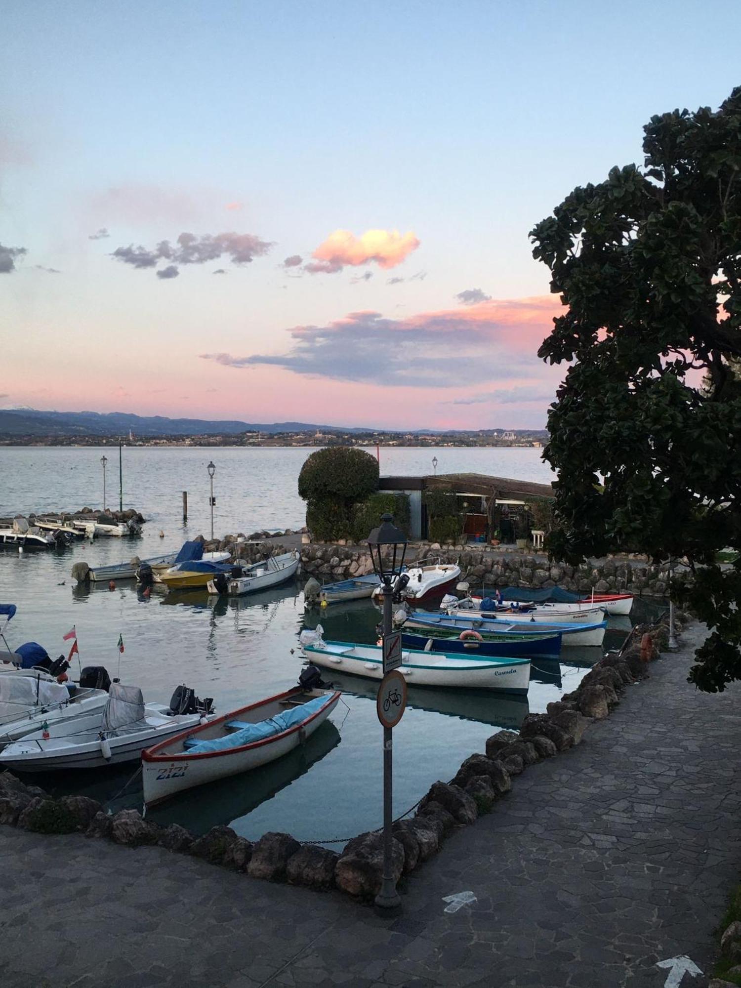Casa Caterina Lake View Holidays Apartments Peschiera del Garda Luaran gambar